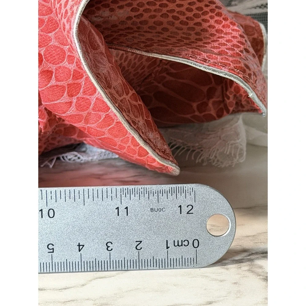 SR SQUARED BY SONDRA ROBERTS LAYERED RUFFLES SNAKESKIN TEXTURE HANDBAG (A2956)